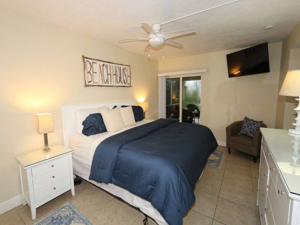 Longboat Key 2 Bedroom Condo Walk To Beach Sleeps 6 Guests