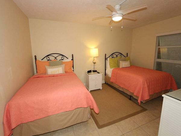 Longboat Key 2 Bedroom Condo Walk To Beach Sleeps 6 Guests