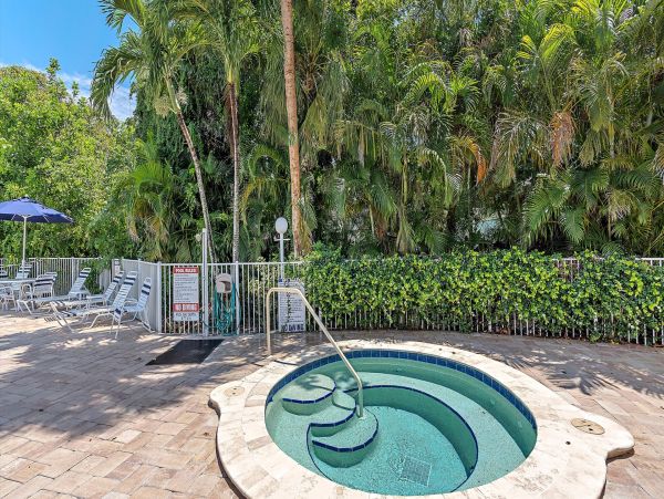Longboat Key Vacation Rental - Florida Gulf Coast Condo with Pool & Beach Access
