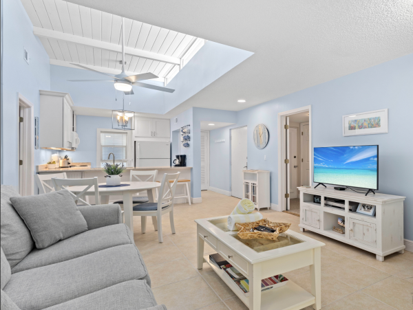 Bay to Beach Resort on Longboat Key Right Across from  the Beach!