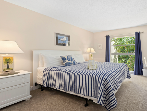 Bay to Beach Resort on Longboat Key Right Across from  the Beach!