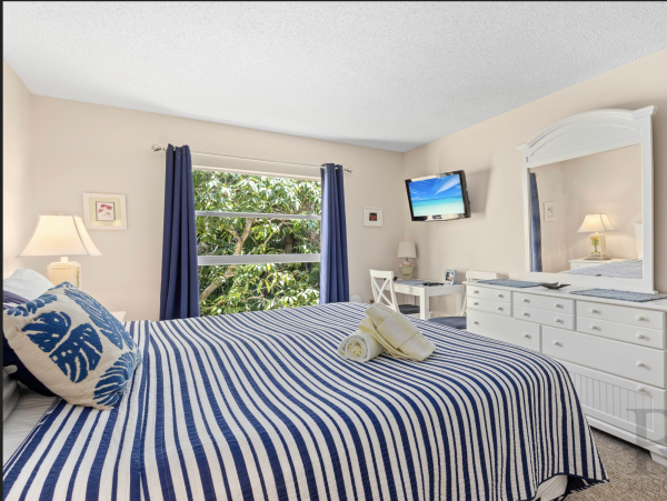 Bay to Beach Resort on Longboat Key Right Across from  the Beach!