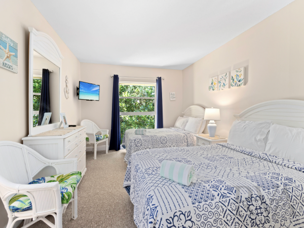 Bay to Beach Resort on Longboat Key Right Across from  the Beach!