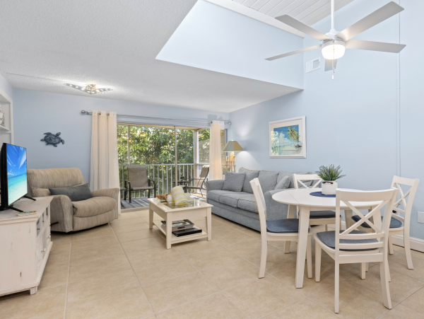 Bay to Beach Resort on Longboat Key Right Across from  the Beach!