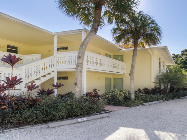 Bay to Beach Resort on Longboat Key Right Across from  the Beach!