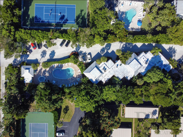 Bay to Beach Resort on Longboat Key Right Across from  the Beach!