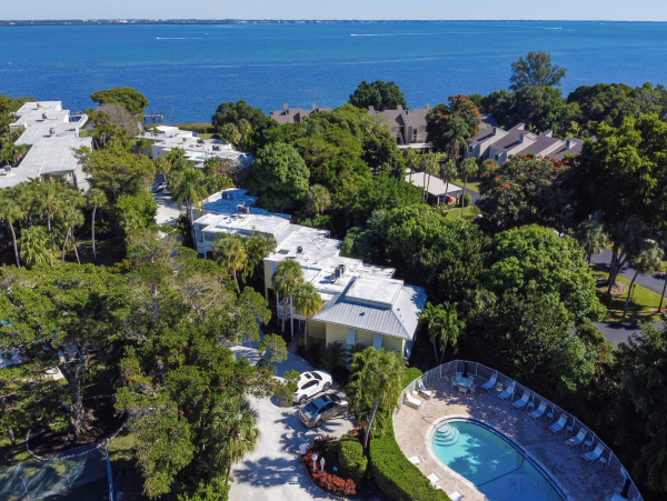 Bay to Beach Resort on Longboat Key Right Across from  the Beach!