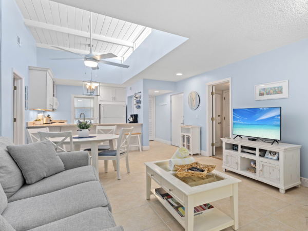 Bay to Beach Resort on Longboat Key Right Across from  the Beach!