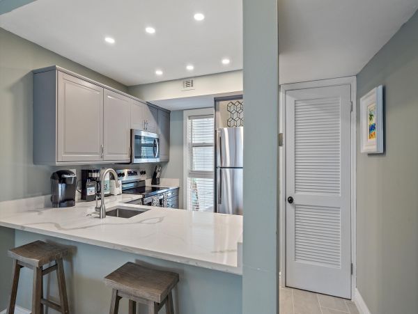 Longboat Key Vacation Rental - Renovated Condo with Beach Access