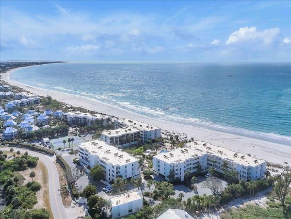 Boca Grande Two Bedroom Vacation Condo with Pool & Spa