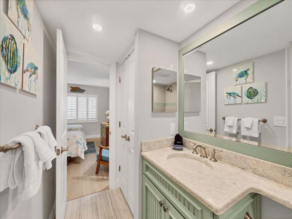 Boca Grande Two Bedroom Vacation Condo with Pool & Spa