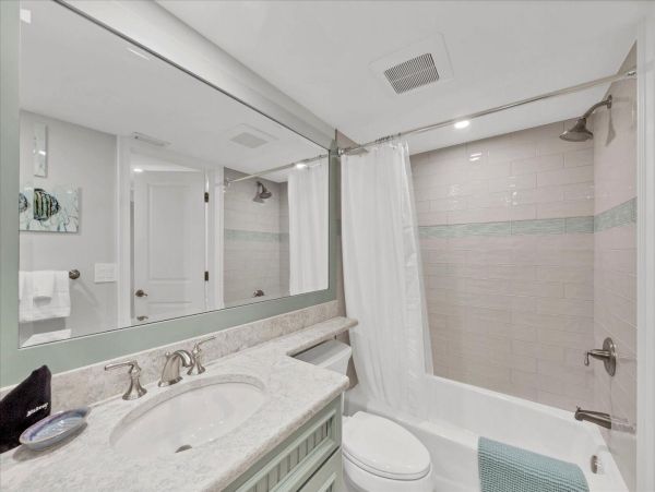 Boca Grande Two Bedroom Vacation Condo with Pool & Spa