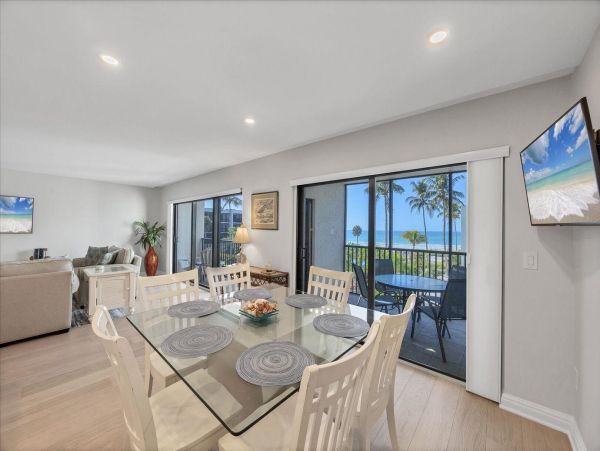 Boca Grande Two Bedroom Vacation Condo with Pool & Spa