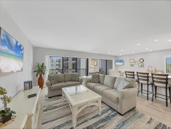 Boca Grande Two Bedroom Vacation Condo with Pool & Spa