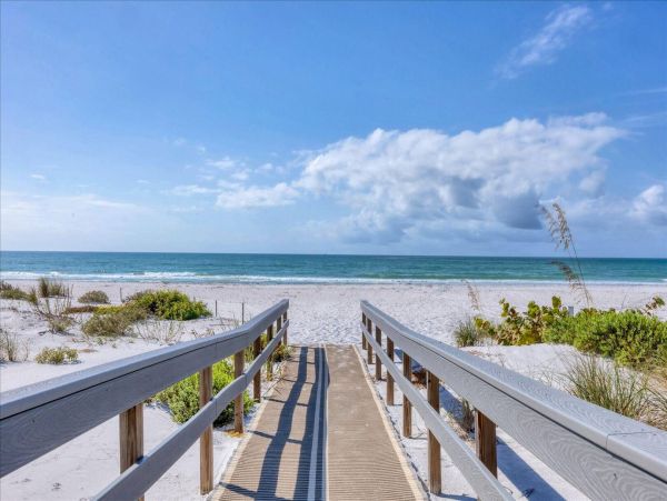 Boca Grande Two Bedroom Vacation Condo with Pool & Spa