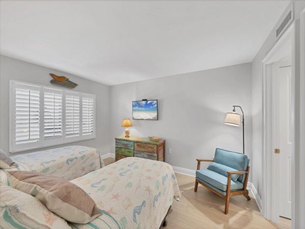 Boca Grande Two Bedroom Vacation Condo with Pool & Spa