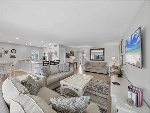 Boca Grande Two Bedroom Vacation Condo with Pool & Spa