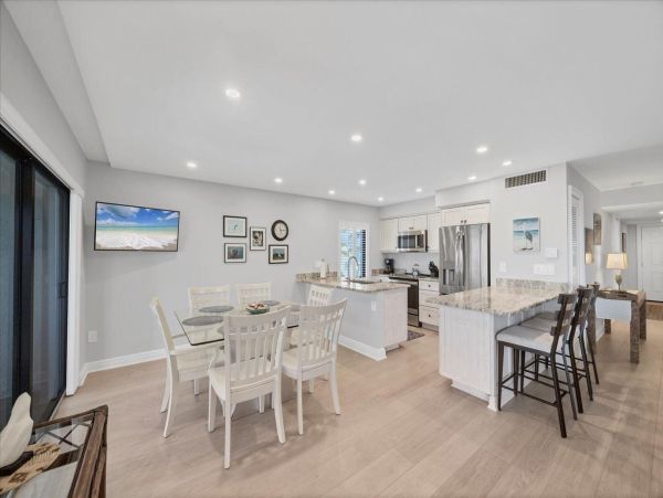 Boca Grande Two Bedroom Vacation Condo with Pool & Spa