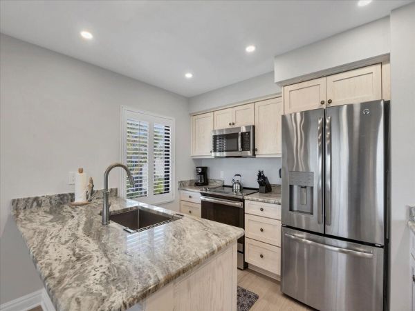 Boca Grande Two Bedroom Vacation Condo with Pool & Spa