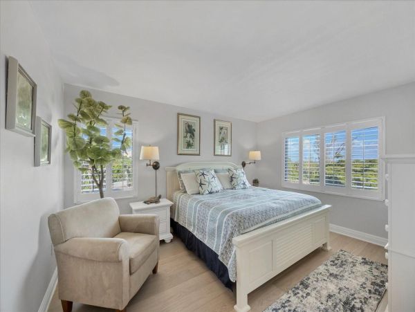 Boca Grande Two Bedroom Vacation Condo with Pool & Spa