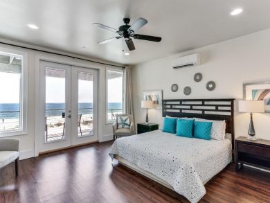 Stunning Views with the Whole Family on the Beach, Sleeps 40