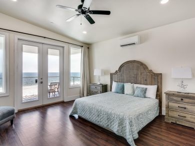 Stunning Views with the Whole Family on the Beach, Sleeps 40