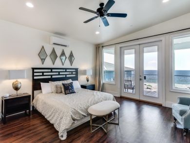 Stunning Views with the Whole Family on the Beach, Sleeps 40