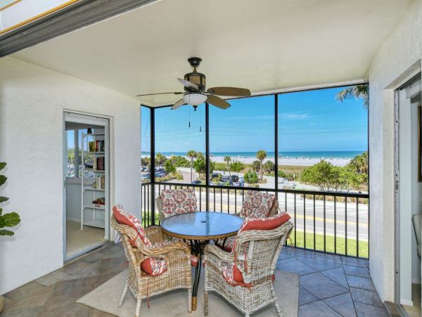 One of the Most Popular Beach Communities in Siesta Key