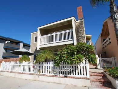 Newport Beach Duplex Great Value Stroll to Beach