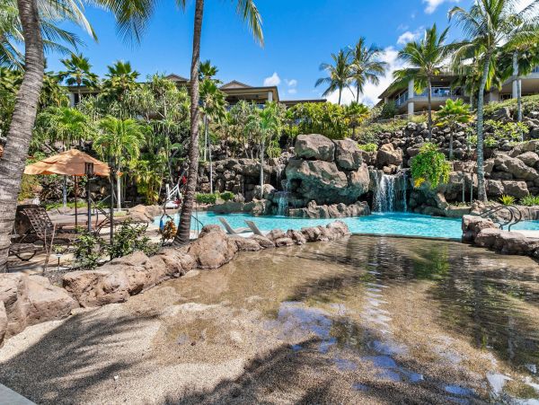 Maui Luxury Vacation Rental 3-Bedroom Villa with Private Lanai and Resort Pool