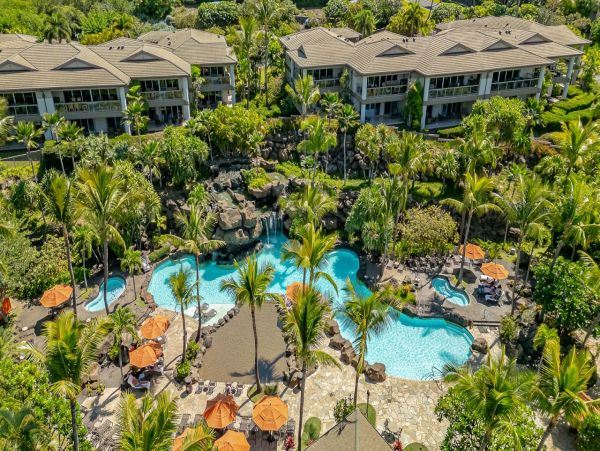 Maui Luxury Vacation Rental 3-Bedroom Villa with Private Lanai and Resort Pool