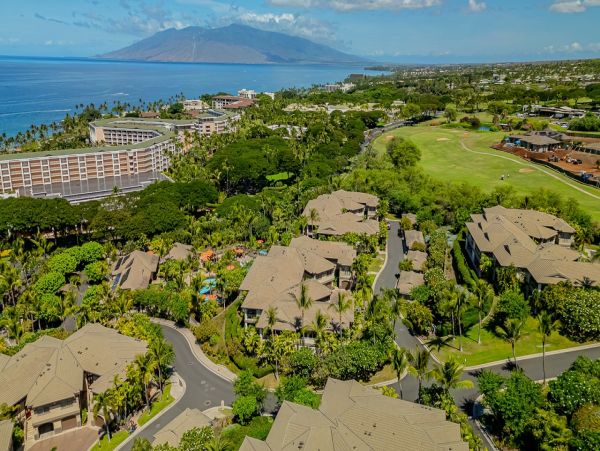 Maui Luxury Vacation Rental 3-Bedroom Villa with Private Lanai and Resort Pool