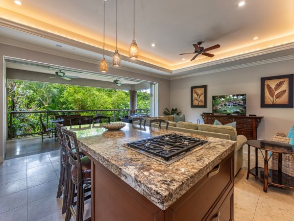 Maui Luxury Vacation Rental 3-Bedroom Villa with Private Lanai and Resort Pool