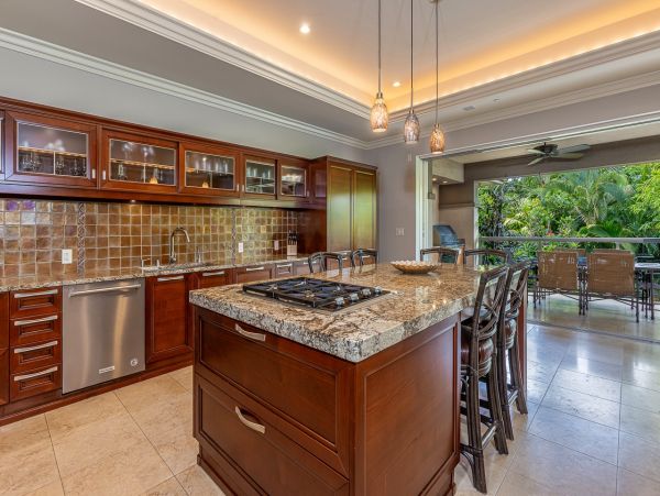 Maui Luxury Vacation Rental 3-Bedroom Villa with Private Lanai and Resort Pool