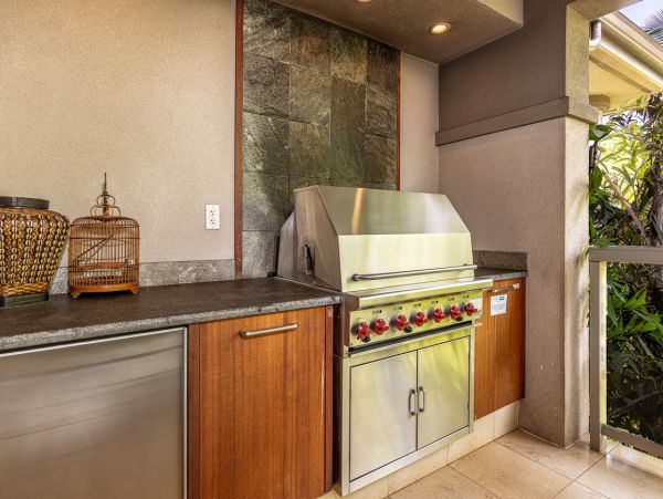 Maui Luxury Vacation Rental 3-Bedroom Villa with Private Lanai and Resort Pool