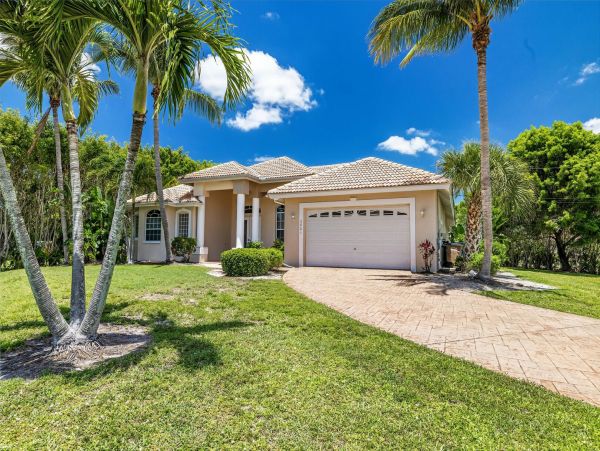 Cape Coral Rental Home Sleeps 10 Guests -  Call to Reserve