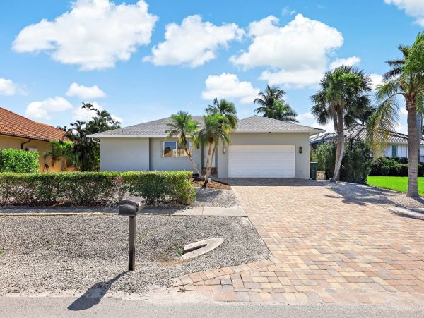 Marco Island Rental Luxury and Fantastic Pool