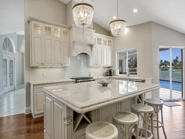 Marco Island Luxury Home with Five Bedrooms and Private Pool