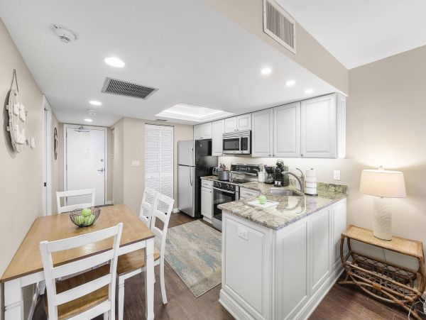 Oceanfront 3 Bedroom Condo with Pool & Beach Access on Marco Island