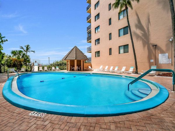 Oceanfront 3 Bedroom Condo with Pool & Beach Access on Marco Island