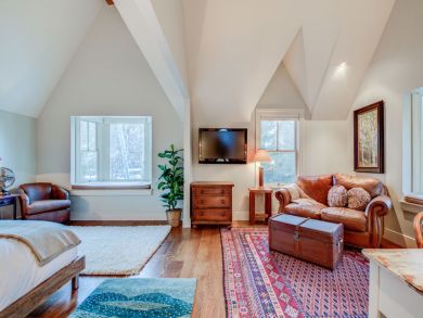 Aspen Vacation Accommodation Call Today!