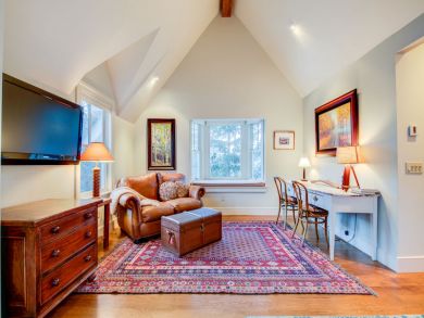 Aspen Vacation Accommodation Call Today!