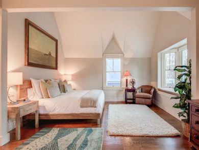 Aspen Vacation Accommodation Call Today!