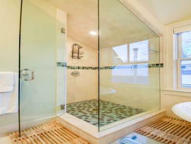 Aspen Vacation Accommodation Call Today!