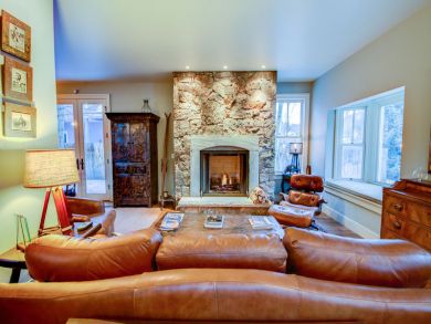Aspen Vacation Accommodation Call Today!