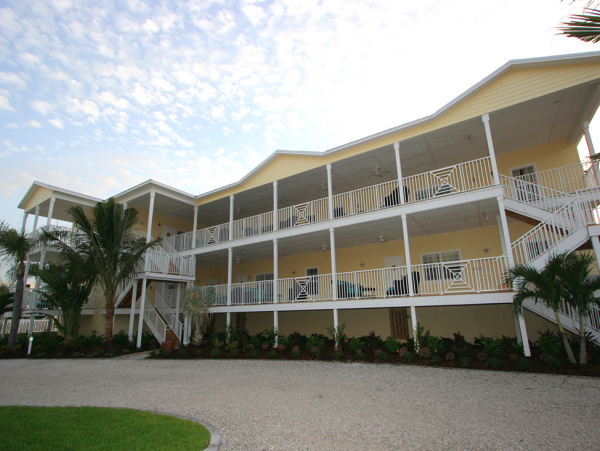 1 Bedroom Condo across the street from the beach