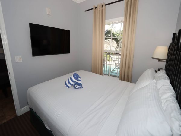 Siesta Key Vacation Condo One Bedroom Walk to Beach