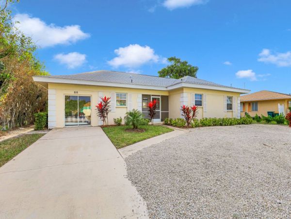 Canal Views Marco Island Vacation Home With Caged Pool