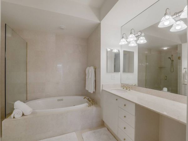 Marco Island 2 Bedroom Condo with Balcony Sleeps 6