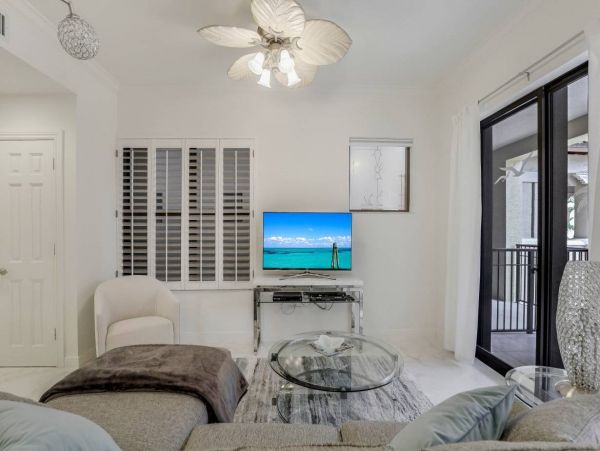 Marco Island 2 Bedroom Condo with Balcony Sleeps 6